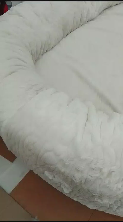 Giant Plush Faux Fur Bed – All-Season Comfort
